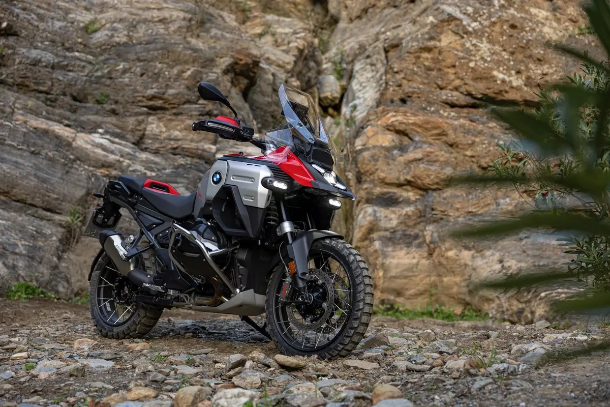 Why Automatic Motorcycles Are Gaining Sudden Popularity best motorcycles with automatic transmission that are begineer friendly