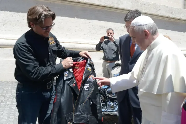 How Pope Francis Harley Davidson Auctioned for $328K Pope’s signed leather jacket fetched $77,500