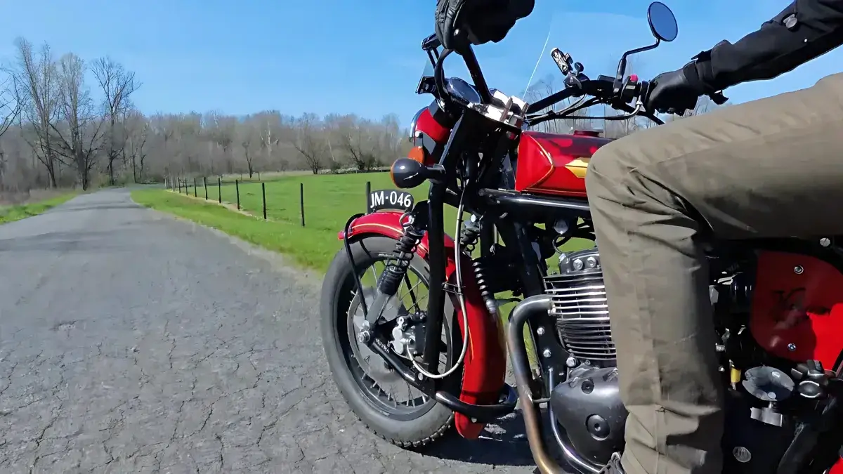 Tested the 5 Best 360 Cameras for Motorcycle Riding GoPro Insta360 X4 footage motorcycle riding mount