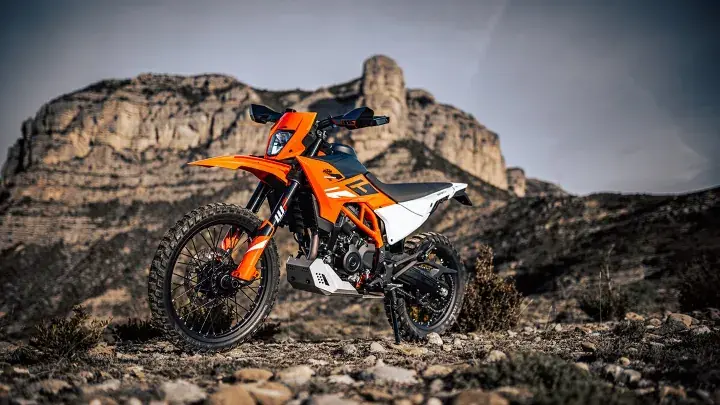 Hunting the Best Dual Sport Motorcycle for 2025 Adventurers 2025 KTM 390 Enduro R