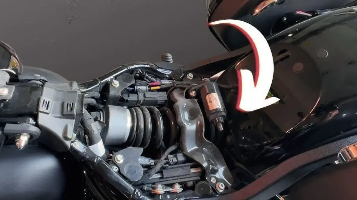 Defect centers on rear shock preload mount