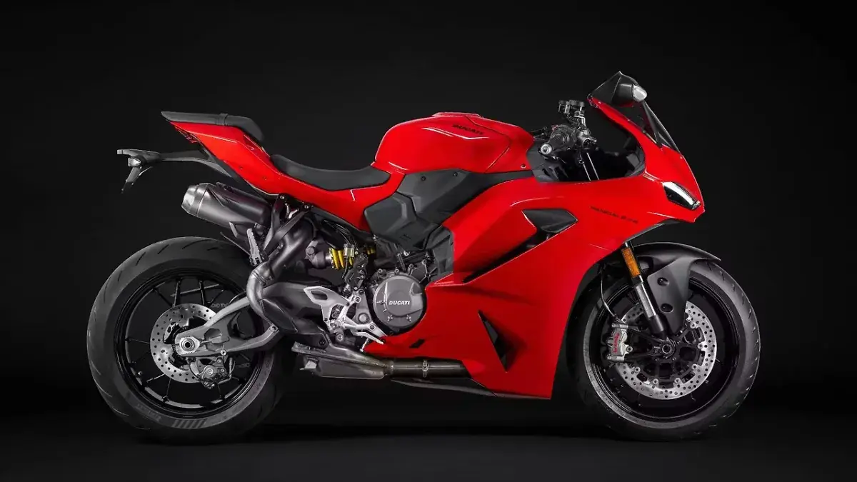 Why Bologna’s Motorcycle Mastermind Downsized Its Superbike Ducati Panigale V2 superbike downgraded from 955cc to 890cc