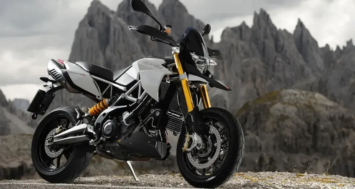 Was the Aprilia Dorsoduro 1200 the Ultimate Maximotard?
